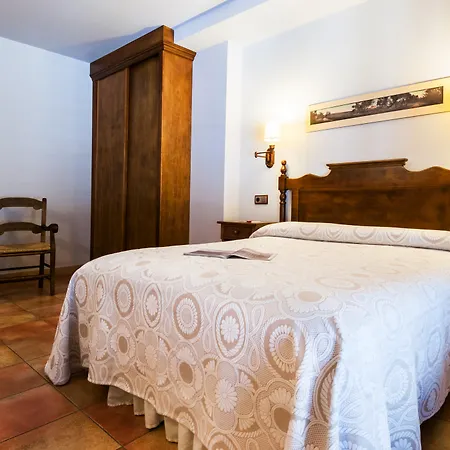 Dona Manuela Hotel 3*