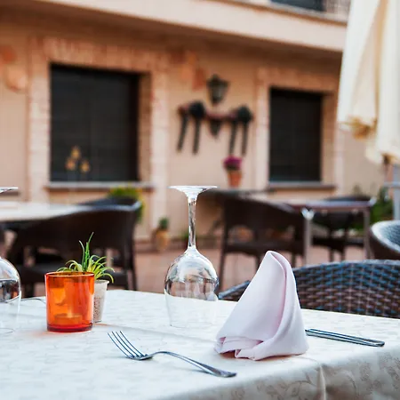 Dona Manuela Hotel 3*