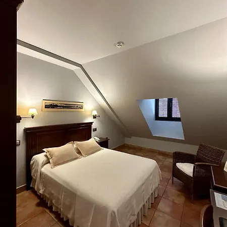 Hotel Dona Manuela 3*