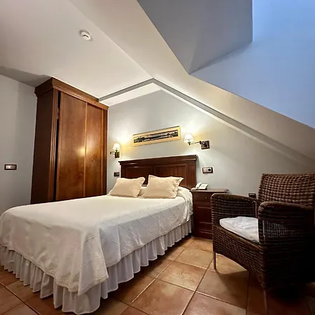 Dona Manuela Hotel 3*