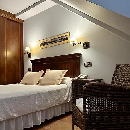Hotel Dona Manuela 3*